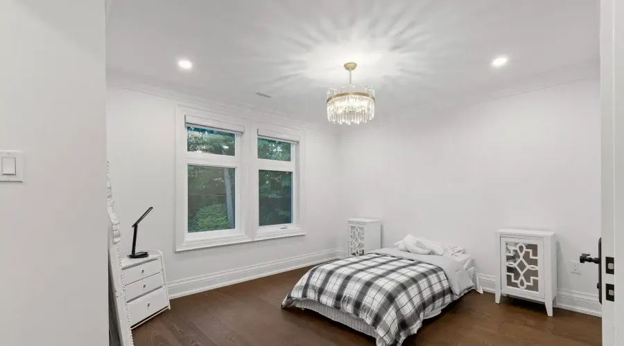 72 Oakes Drive, Mississauga, Ontario, L5G 3M1, Canada, 4 Bedrooms Bedrooms, ,6 BathroomsBathrooms,Residential,For Sale,2016426