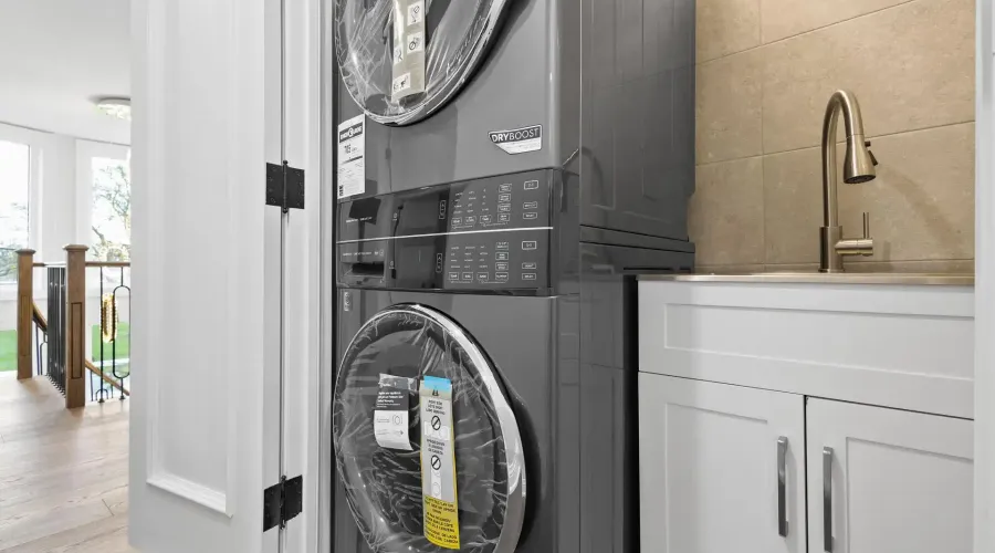 72 Oakes Drive, Mississauga, Ontario, L5G 3M1, Canada, 4 Bedrooms Bedrooms, ,6 BathroomsBathrooms,Residential,For Sale,2016426