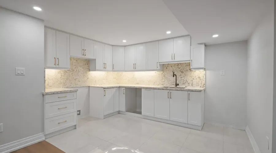 72 Oakes Drive, Mississauga, Ontario, L5G 3M1, Canada, 4 Bedrooms Bedrooms, ,6 BathroomsBathrooms,Residential,For Sale,2016426