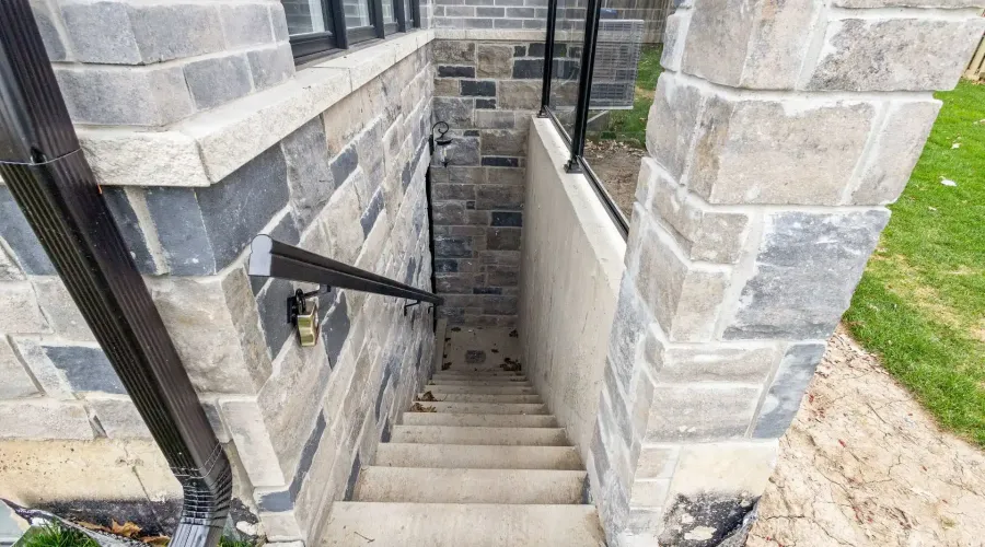 72 Oakes Drive, Mississauga, Ontario, L5G 3M1, Canada, 4 Bedrooms Bedrooms, ,6 BathroomsBathrooms,Residential,For Sale,2016426