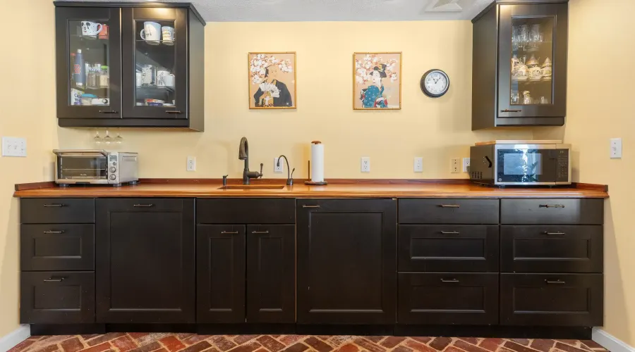 Breezy Point rd, Gloucester, Massachusetts, 01930, United States, 5 Bedrooms Bedrooms, 10 Rooms Rooms,3 BathroomsBathrooms,Residential,For Sale,Breezy Point ,2020564