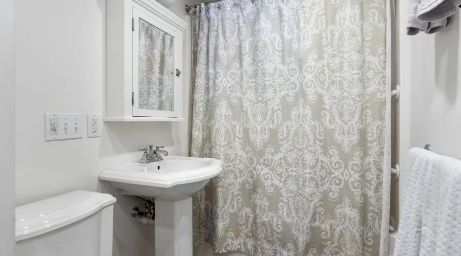 Breezy Point rd, Gloucester, Massachusetts, 01930, United States, 5 Bedrooms Bedrooms, 10 Rooms Rooms,3 BathroomsBathrooms,Residential,For Sale,Breezy Point ,2020564