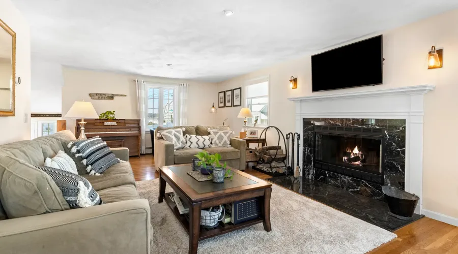 Breezy Point rd, Gloucester, Massachusetts, 01930, United States, 5 Bedrooms Bedrooms, 10 Rooms Rooms,3 BathroomsBathrooms,Residential,For Sale,Breezy Point ,2020564