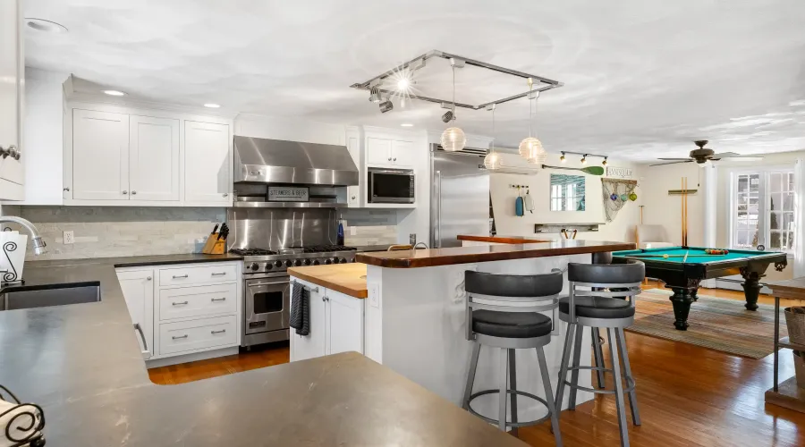 Breezy Point rd, Gloucester, Massachusetts, 01930, United States, 5 Bedrooms Bedrooms, 10 Rooms Rooms,3 BathroomsBathrooms,Residential,For Sale,Breezy Point ,2020564