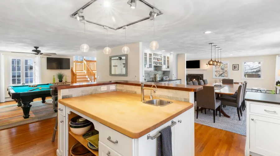 Breezy Point rd, Gloucester, Massachusetts, 01930, United States, 5 Bedrooms Bedrooms, 10 Rooms Rooms,3 BathroomsBathrooms,Residential,For Sale,Breezy Point ,2020564