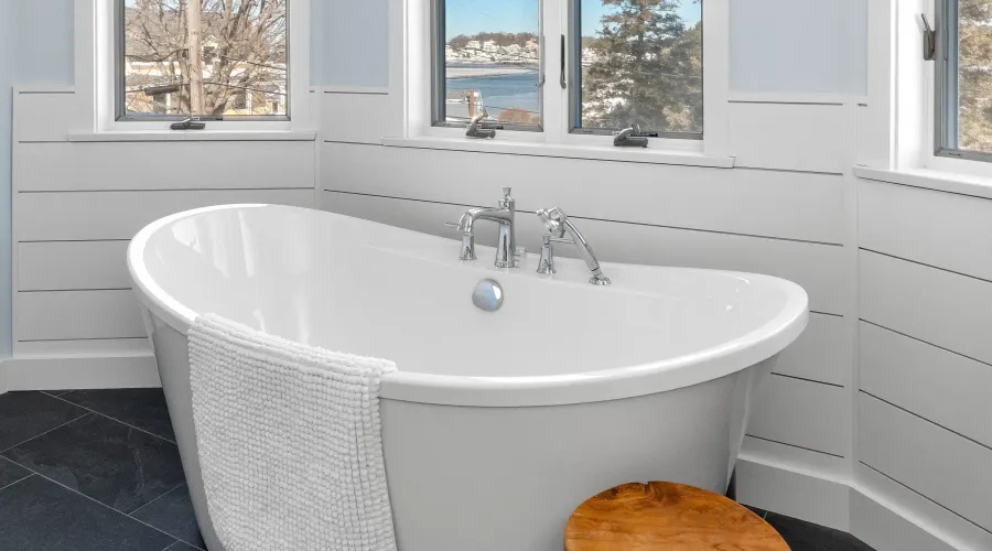 Breezy Point rd, Gloucester, Massachusetts, 01930, United States, 5 Bedrooms Bedrooms, 10 Rooms Rooms,3 BathroomsBathrooms,Residential,For Sale,Breezy Point ,2020564