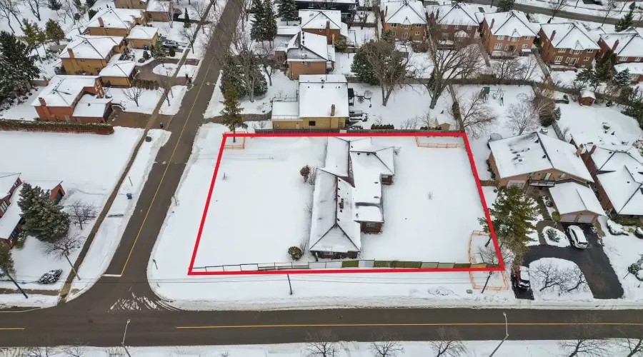 1710 Carrington Road, Mississauga, Ontario, L5M 2K2, Canada, 5 Bedrooms Bedrooms, ,3 BathroomsBathrooms,Residential,For Sale,1710 Carrington Road,2020565