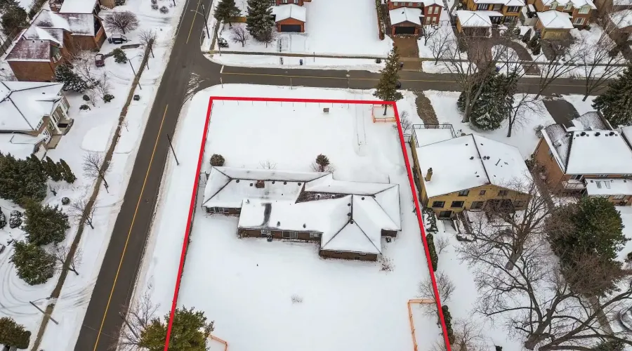 1710 Carrington Road, Mississauga, Ontario, L5M 2K2, Canada, 5 Bedrooms Bedrooms, ,3 BathroomsBathrooms,Residential,For Sale,1710 Carrington Road,2020565