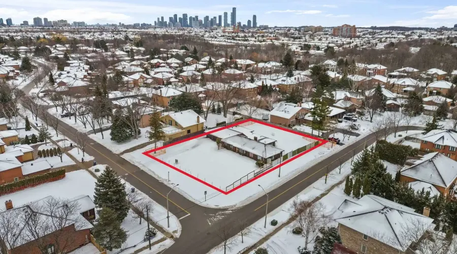 1710 Carrington Road, Mississauga, Ontario, L5M 2K2, Canada, 5 Bedrooms Bedrooms, ,3 BathroomsBathrooms,Residential,For Sale,1710 Carrington Road,2020565