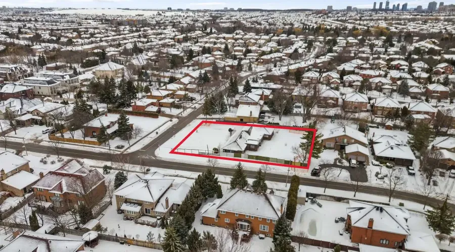 1710 Carrington Road, Mississauga, Ontario, L5M 2K2, Canada, 5 Bedrooms Bedrooms, ,3 BathroomsBathrooms,Residential,For Sale,1710 Carrington Road,2020565