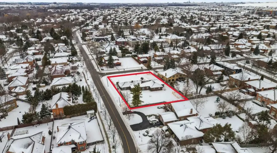 1710 Carrington Road, Mississauga, Ontario, L5M 2K2, Canada, 5 Bedrooms Bedrooms, ,3 BathroomsBathrooms,Residential,For Sale,1710 Carrington Road,2020565