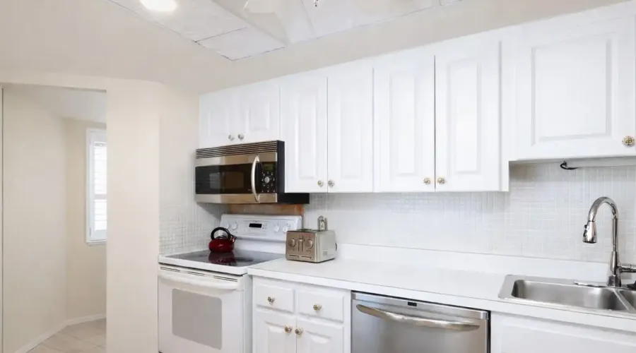 1770 Benjamin Franklin Dr, #206, Sarasota, Florida, 34236, United States, 2 Bedrooms Bedrooms, 5 Rooms Rooms,2 BathroomsBathrooms,Residential,For Sale,Lido Harbour Towers,Benjamin Franklin ,2,2021041