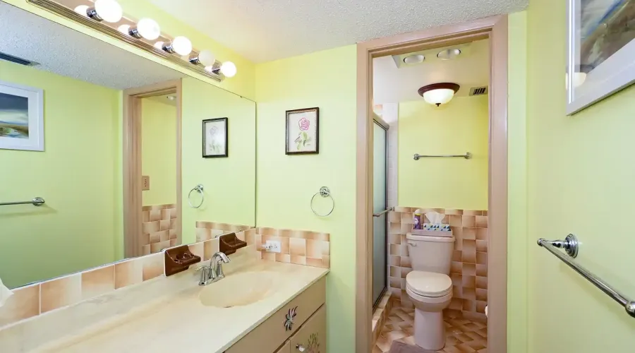 1770 Benjamin Franklin Dr, #206, Sarasota, Florida, 34236, United States, 2 Bedrooms Bedrooms, 5 Rooms Rooms,2 BathroomsBathrooms,Residential,For Sale,Lido Harbour Towers,Benjamin Franklin ,2,2021041