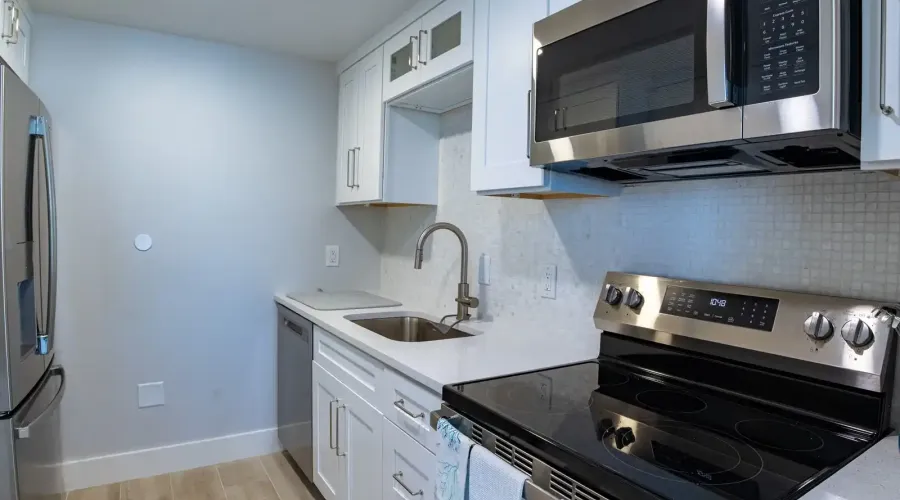 1770 Benjamin Franklin Dr, #206, Sarasota, Florida, 34236, United States, 2 Bedrooms Bedrooms, 5 Rooms Rooms,2 BathroomsBathrooms,Residential,For Sale,Lido Harbour Towers,Benjamin Franklin ,2,2021041