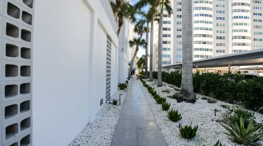 1770 Benjamin Franklin Dr, #206, Sarasota, Florida, 34236, United States, 2 Bedrooms Bedrooms, 5 Rooms Rooms,2 BathroomsBathrooms,Residential,For Sale,Lido Harbour Towers,Benjamin Franklin ,2,2021041