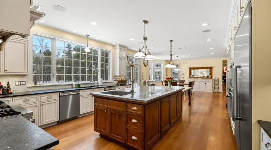 72 dale lane, Groton, Massachusetts, United States, 5 Bedrooms Bedrooms, 17 Rooms Rooms,6 BathroomsBathrooms,Residential,For Sale,dale ,2022702