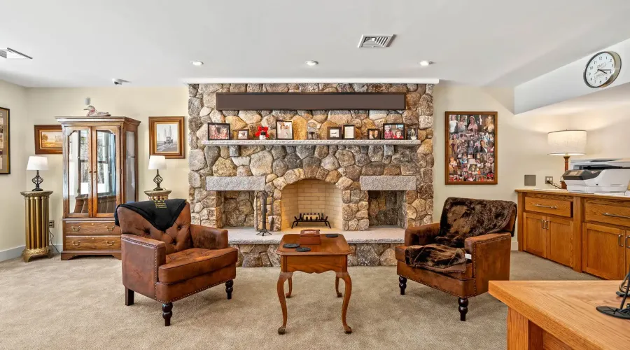 72 dale lane, Groton, Massachusetts, United States, 5 Bedrooms Bedrooms, 17 Rooms Rooms,6 BathroomsBathrooms,Residential,For Sale,dale ,2022702