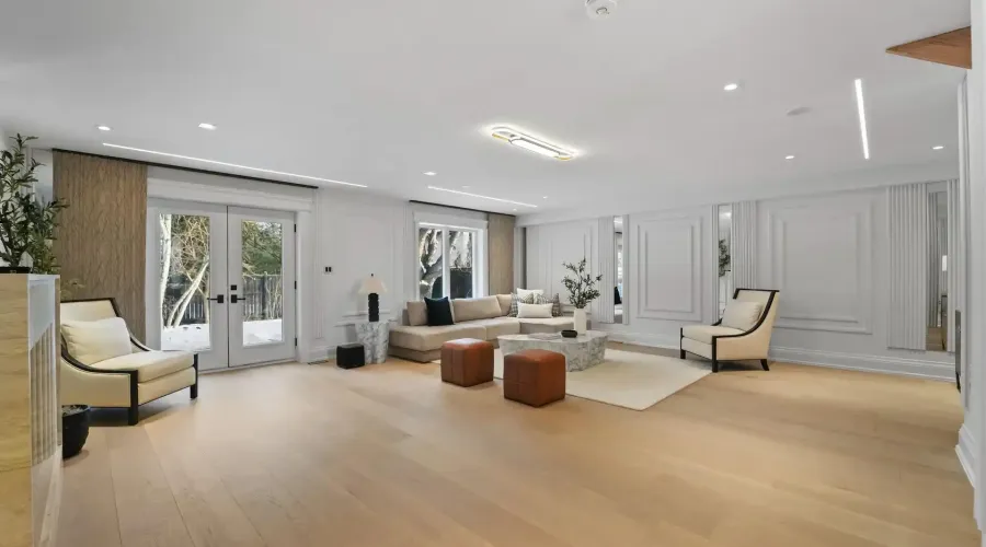 3168 Lakeshore Road W, Oakville, Ontario, L6L 1J6, Canada, 4 Bedrooms Bedrooms, ,6 BathroomsBathrooms,Residential,For Sale,3168 Lakeshore Road W,2023452