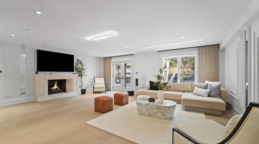 3168 Lakeshore Road W, Oakville, Ontario, L6L 1J6, Canada, 4 Bedrooms Bedrooms, ,6 BathroomsBathrooms,Residential,For Sale,3168 Lakeshore Road W,2023452