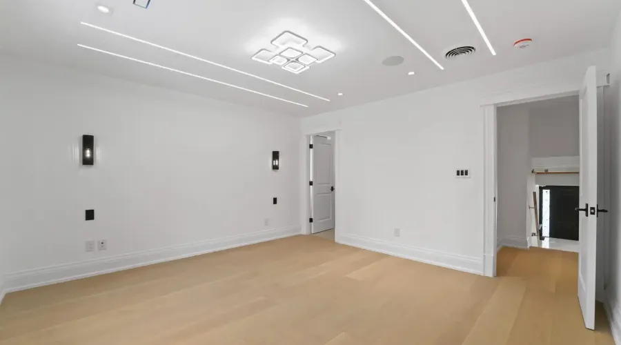 3168 Lakeshore Road W, Oakville, Ontario, L6L 1J6, Canada, 4 Bedrooms Bedrooms, ,6 BathroomsBathrooms,Residential,For Sale,3168 Lakeshore Road W,2023452