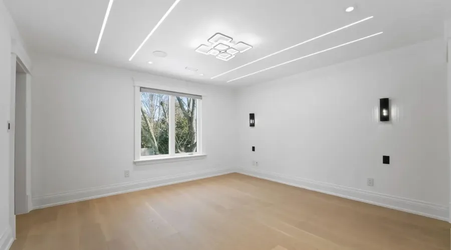 3168 Lakeshore Road W, Oakville, Ontario, L6L 1J6, Canada, 4 Bedrooms Bedrooms, ,6 BathroomsBathrooms,Residential,For Sale,3168 Lakeshore Road W,2023452