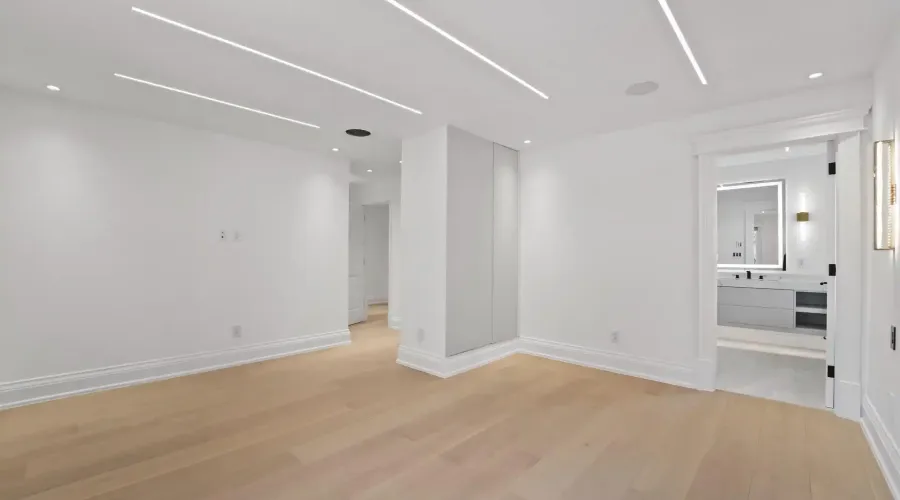 3168 Lakeshore Road W, Oakville, Ontario, L6L 1J6, Canada, 4 Bedrooms Bedrooms, ,6 BathroomsBathrooms,Residential,For Sale,3168 Lakeshore Road W,2023452