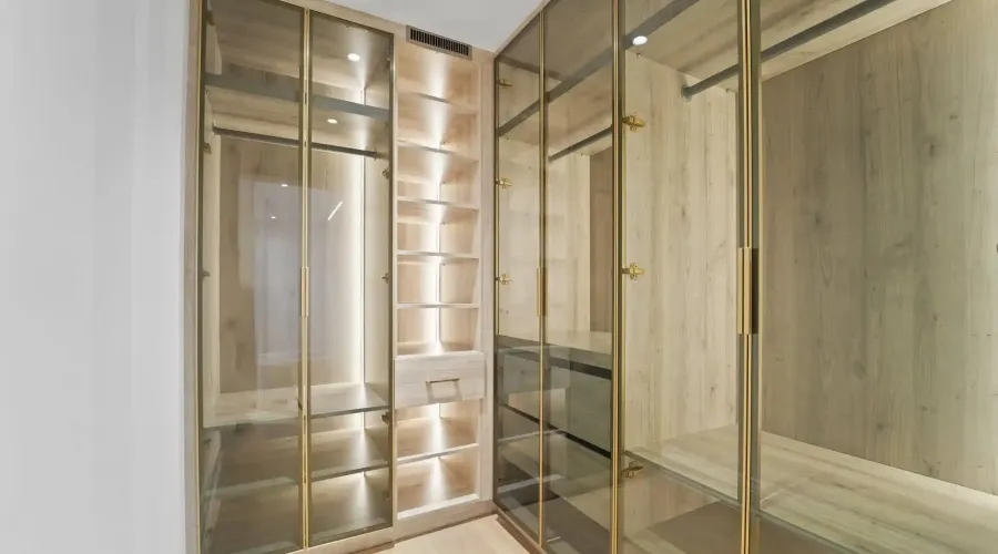 3168 Lakeshore Road W, Oakville, Ontario, L6L 1J6, Canada, 4 Bedrooms Bedrooms, ,6 BathroomsBathrooms,Residential,For Sale,3168 Lakeshore Road W,2023452