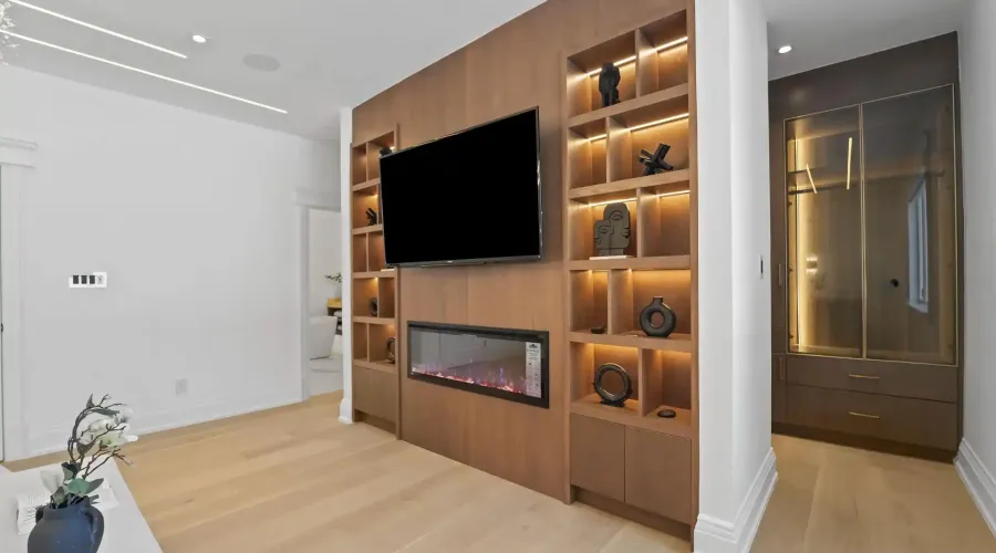 3168 Lakeshore Road W, Oakville, Ontario, L6L 1J6, Canada, 4 Bedrooms Bedrooms, ,6 BathroomsBathrooms,Residential,For Sale,3168 Lakeshore Road W,2023452