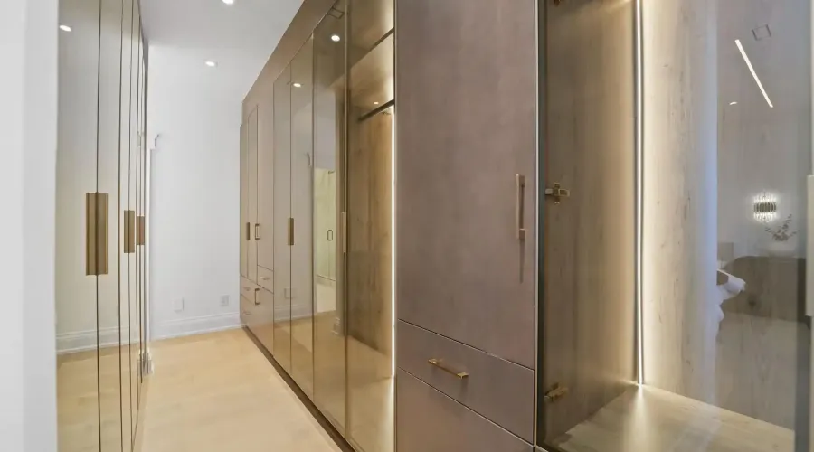 3168 Lakeshore Road W, Oakville, Ontario, L6L 1J6, Canada, 4 Bedrooms Bedrooms, ,6 BathroomsBathrooms,Residential,For Sale,3168 Lakeshore Road W,2023452