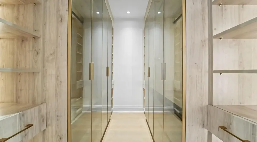 3168 Lakeshore Road W, Oakville, Ontario, L6L 1J6, Canada, 4 Bedrooms Bedrooms, ,6 BathroomsBathrooms,Residential,For Sale,3168 Lakeshore Road W,2023452