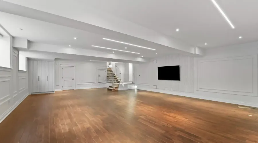 3168 Lakeshore Road W, Oakville, Ontario, L6L 1J6, Canada, 4 Bedrooms Bedrooms, ,6 BathroomsBathrooms,Residential,For Sale,3168 Lakeshore Road W,2023452