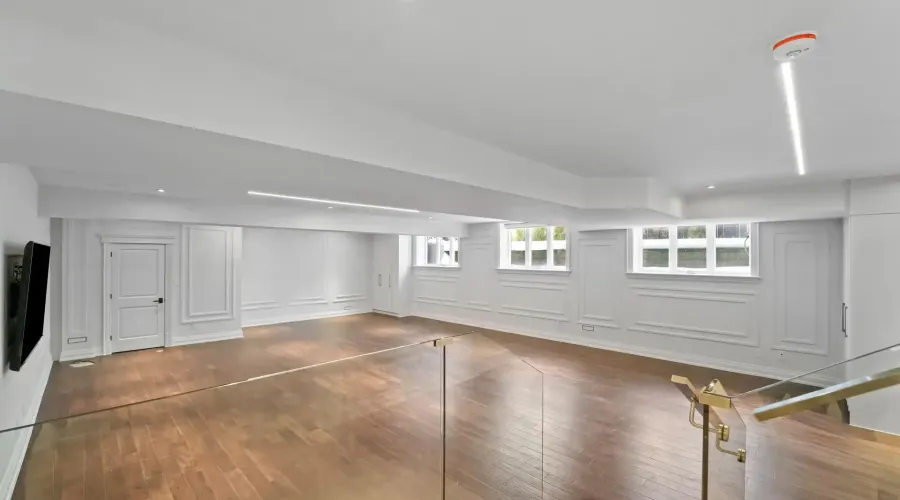 3168 Lakeshore Road W, Oakville, Ontario, L6L 1J6, Canada, 4 Bedrooms Bedrooms, ,6 BathroomsBathrooms,Residential,For Sale,3168 Lakeshore Road W,2023452