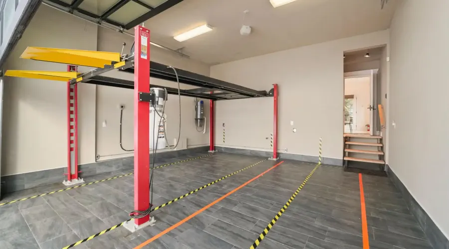 3168 Lakeshore Road W, Oakville, Ontario, L6L 1J6, Canada, 4 Bedrooms Bedrooms, ,6 BathroomsBathrooms,Residential,For Sale,3168 Lakeshore Road W,2023452