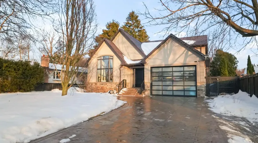 3168 Lakeshore Road W, Oakville, Ontario, L6L 1J6, Canada, 4 Bedrooms Bedrooms, ,6 BathroomsBathrooms,Residential,For Sale,3168 Lakeshore Road W,2023452