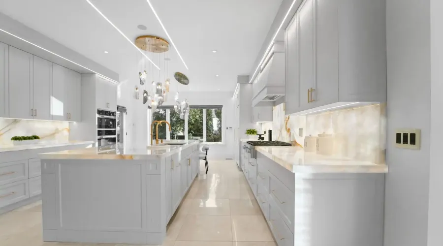 3168 Lakeshore Road W, Oakville, Ontario, L6L 1J6, Canada, 4 Bedrooms Bedrooms, ,6 BathroomsBathrooms,Residential,For Sale,3168 Lakeshore Road W,2023452