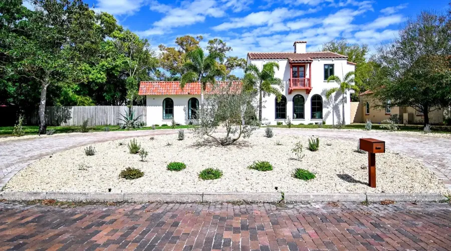 6251 10th Avenue S, Gulfport, Florida, 33707, United States, 4 Bedrooms Bedrooms, 14 Rooms Rooms,2 BathroomsBathrooms,Residential,For Sale,10th Avenue ,2024357