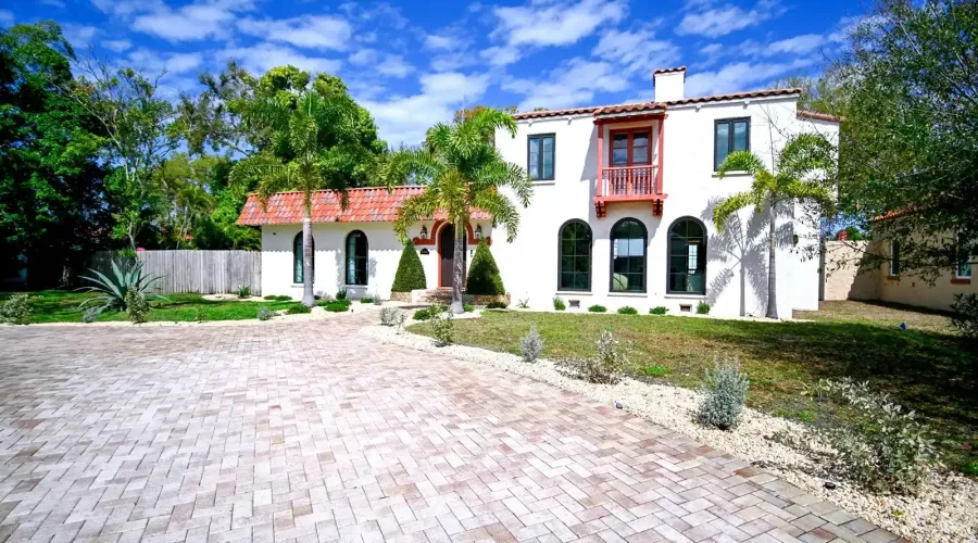 6251 10th Avenue S, Gulfport, Florida, 33707, United States, 4 Bedrooms Bedrooms, 14 Rooms Rooms,2 BathroomsBathrooms,Residential,For Sale,10th Avenue ,2024357