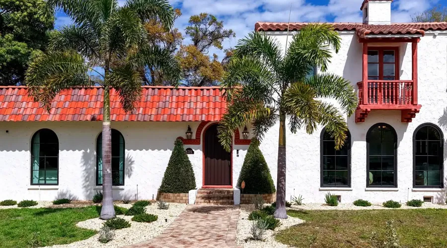 6251 10th Avenue S, Gulfport, Florida, 33707, United States, 4 Bedrooms Bedrooms, 14 Rooms Rooms,2 BathroomsBathrooms,Residential,For Sale,10th Avenue ,2024357