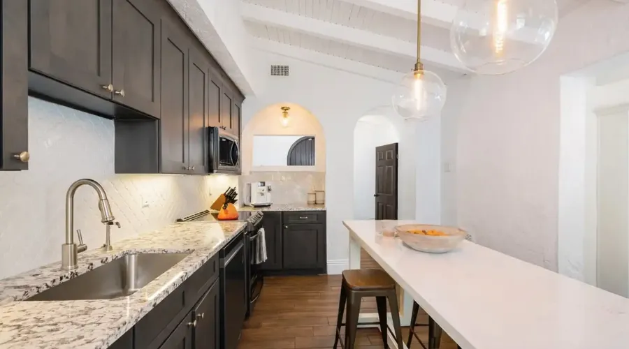 6251 10th Avenue S, Gulfport, Florida, 33707, United States, 4 Bedrooms Bedrooms, 14 Rooms Rooms,2 BathroomsBathrooms,Residential,For Sale,10th Avenue ,2024357