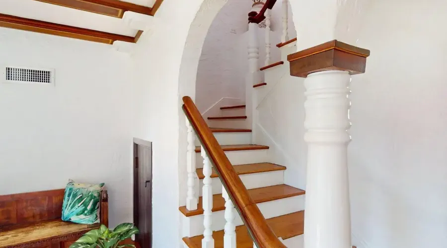 6251 10th Avenue S, Gulfport, Florida, 33707, United States, 4 Bedrooms Bedrooms, 14 Rooms Rooms,2 BathroomsBathrooms,Residential,For Sale,10th Avenue ,2024357