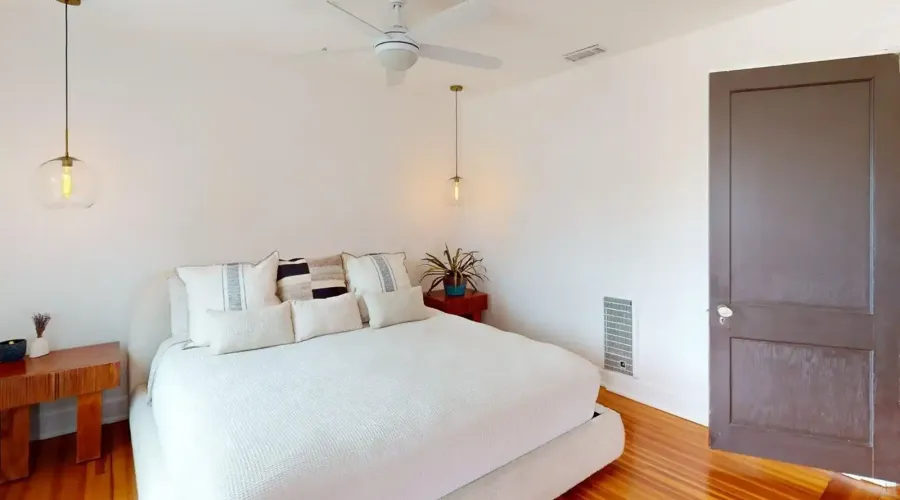 6251 10th Avenue S, Gulfport, Florida, 33707, United States, 4 Bedrooms Bedrooms, 14 Rooms Rooms,2 BathroomsBathrooms,Residential,For Sale,10th Avenue ,2024357