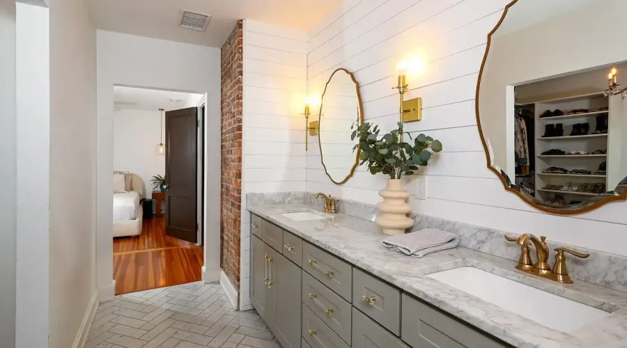 6251 10th Avenue S, Gulfport, Florida, 33707, United States, 4 Bedrooms Bedrooms, 14 Rooms Rooms,2 BathroomsBathrooms,Residential,For Sale,10th Avenue ,2024357