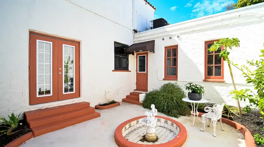 6251 10th Avenue S, Gulfport, Florida, 33707, United States, 4 Bedrooms Bedrooms, 14 Rooms Rooms,2 BathroomsBathrooms,Residential,For Sale,10th Avenue ,2024357