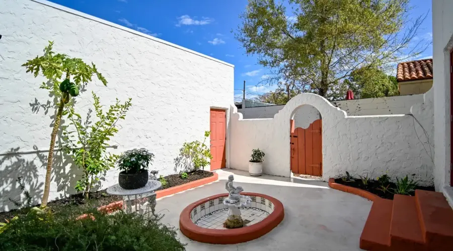 6251 10th Avenue S, Gulfport, Florida, 33707, United States, 4 Bedrooms Bedrooms, 14 Rooms Rooms,2 BathroomsBathrooms,Residential,For Sale,10th Avenue ,2024357