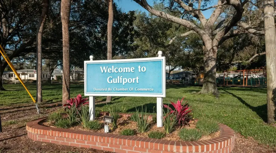 6251 10th Avenue S, Gulfport, Florida, 33707, United States, 4 Bedrooms Bedrooms, 14 Rooms Rooms,2 BathroomsBathrooms,Residential,For Sale,10th Avenue ,2024357