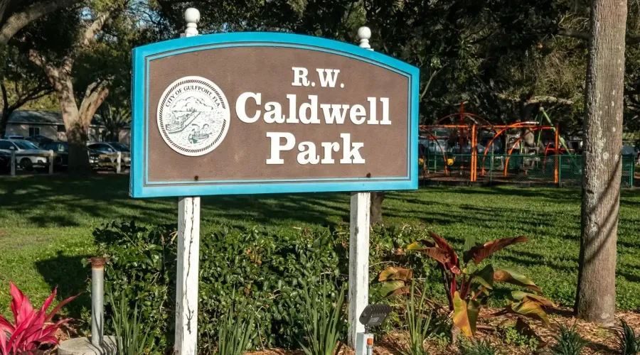 6251 10th Avenue S, Gulfport, Florida, 33707, United States, 4 Bedrooms Bedrooms, 14 Rooms Rooms,2 BathroomsBathrooms,Residential,For Sale,10th Avenue ,2024357