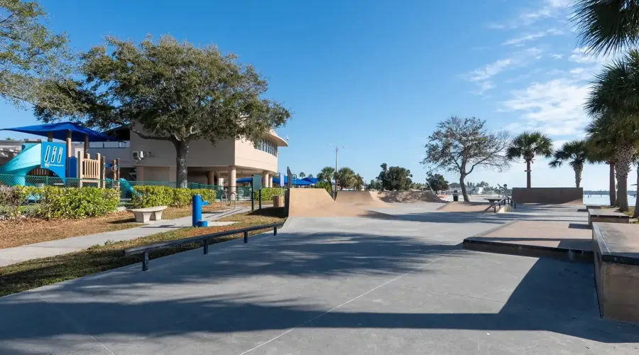 6251 10th Avenue S, Gulfport, Florida, 33707, United States, 4 Bedrooms Bedrooms, 14 Rooms Rooms,2 BathroomsBathrooms,Residential,For Sale,10th Avenue ,2024357