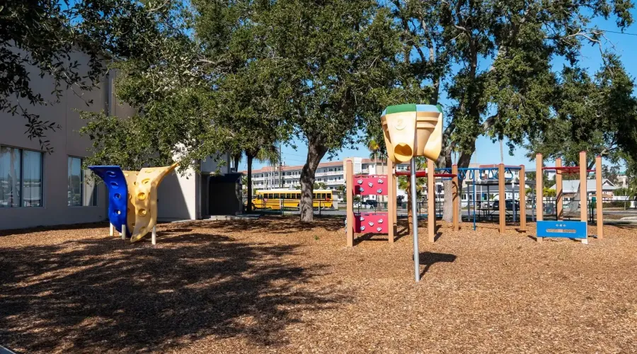 6251 10th Avenue S, Gulfport, Florida, 33707, United States, 4 Bedrooms Bedrooms, 14 Rooms Rooms,2 BathroomsBathrooms,Residential,For Sale,10th Avenue ,2024357