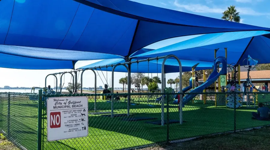 6251 10th Avenue S, Gulfport, Florida, 33707, United States, 4 Bedrooms Bedrooms, 14 Rooms Rooms,2 BathroomsBathrooms,Residential,For Sale,10th Avenue ,2024357