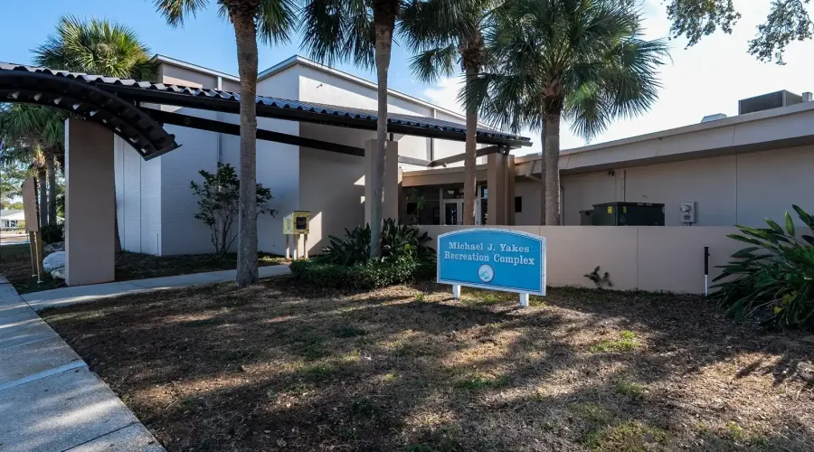 6251 10th Avenue S, Gulfport, Florida, 33707, United States, 4 Bedrooms Bedrooms, 14 Rooms Rooms,2 BathroomsBathrooms,Residential,For Sale,10th Avenue ,2024357